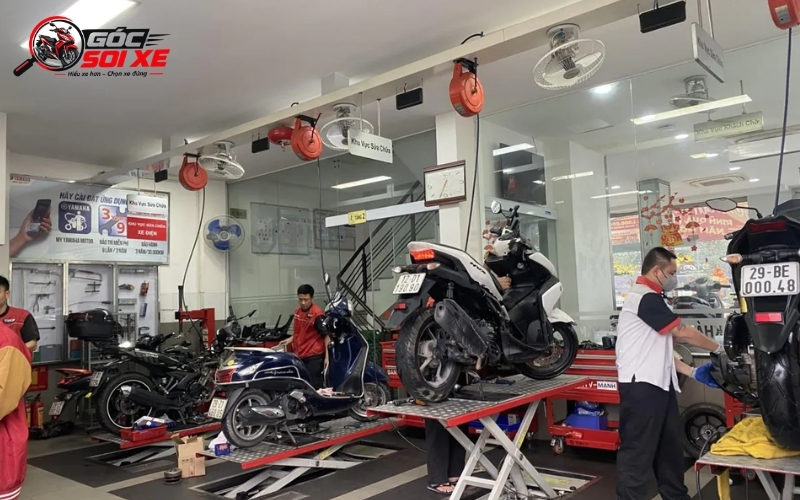 Xe máy đi mưa về có cần rửa không? Cách vệ sinh xe đúng cách 2 Cách vệ sinh xe máy sau khi đi mưa đúng cách