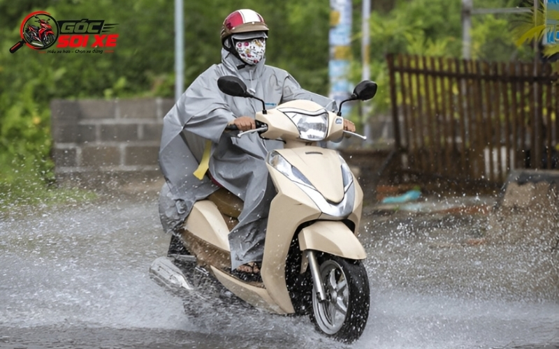 Xe máy đi mưa về có cần rửa không? Cách vệ sinh xe đúng cách 1 Xe máy đi mưa về có cần rửa không?
